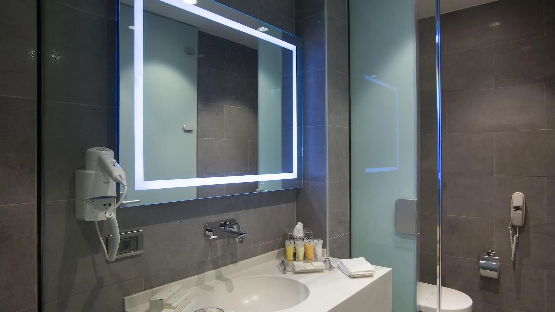 Tav Airport Hotel Izmir