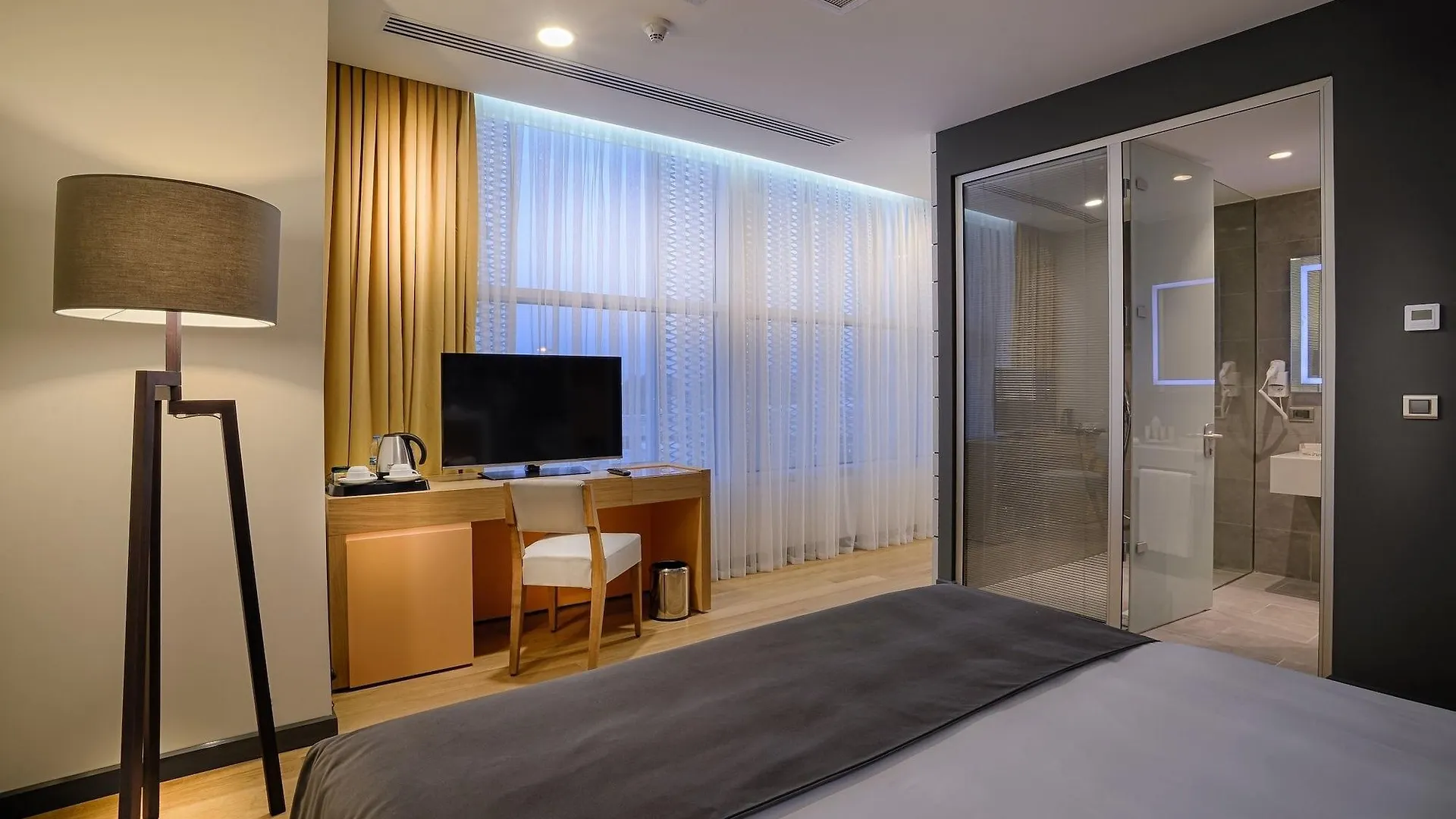 Tav Airport Hotel Izmir 4*,