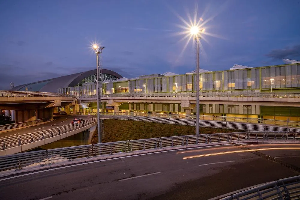 Tav Airport Hotel Izmir