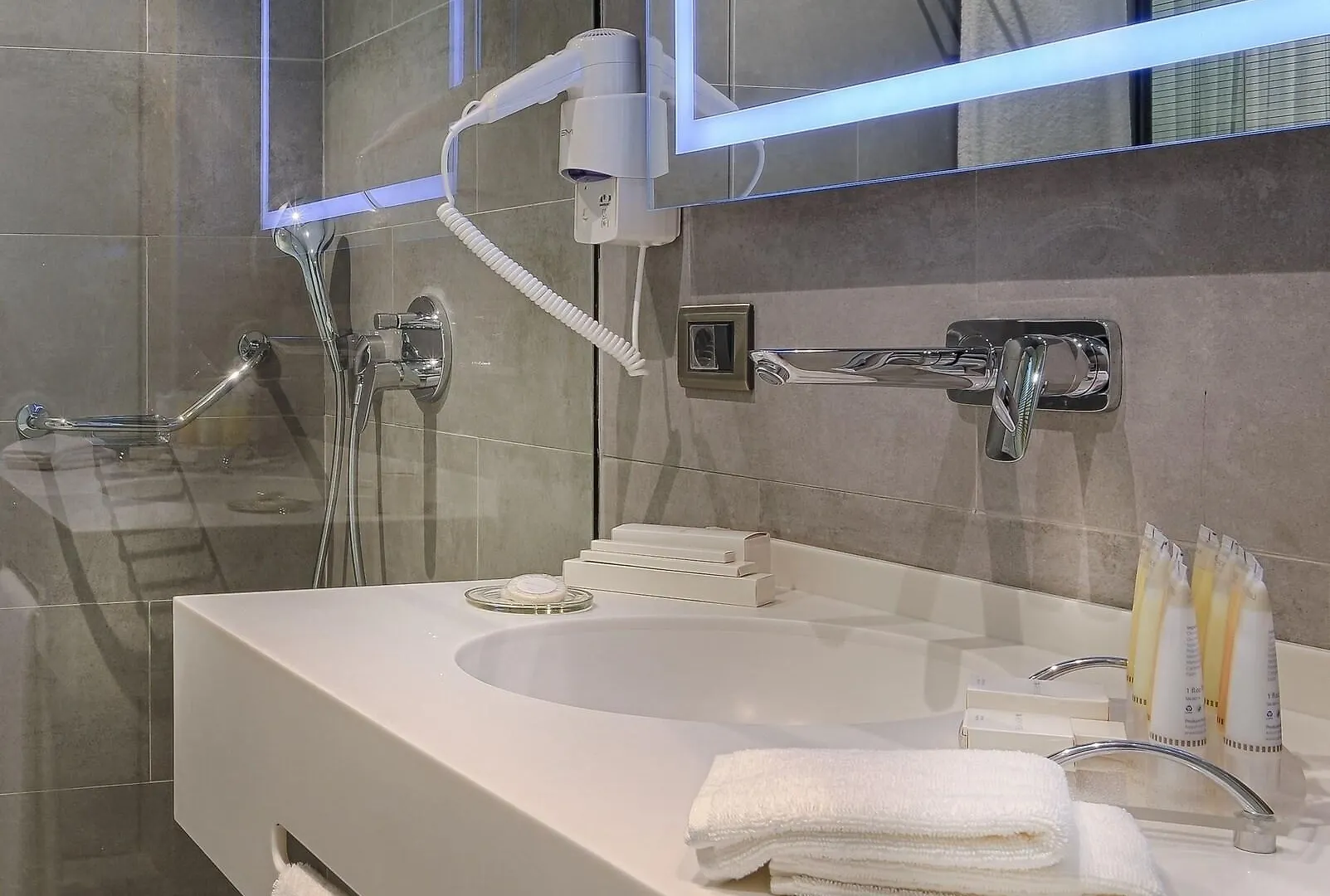 Tav Airport Hotel Izmir